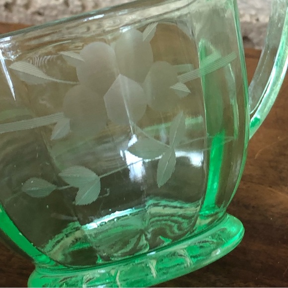 Vintage Vaseline Or Uranium Sugar Bowl Depression Glass - Picture 9 of 10